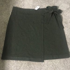BNWT Loft green skirt SZ XL